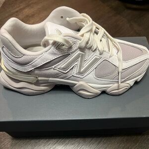 New Balance White Sneakers with Retro-Inspired Design